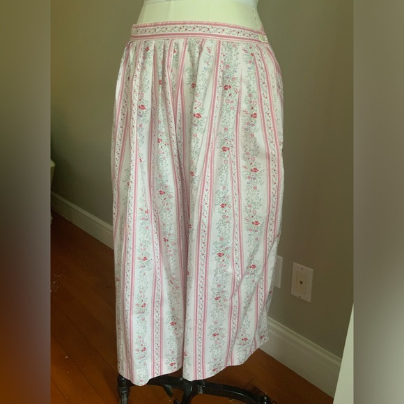 Vintage floral skirt - Picture 2 of 3